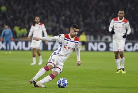 但他的表现 但他的表现